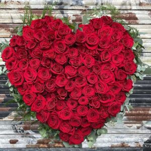Copribara a forma di cuore con fiori rose rosse bianche - immagine 2